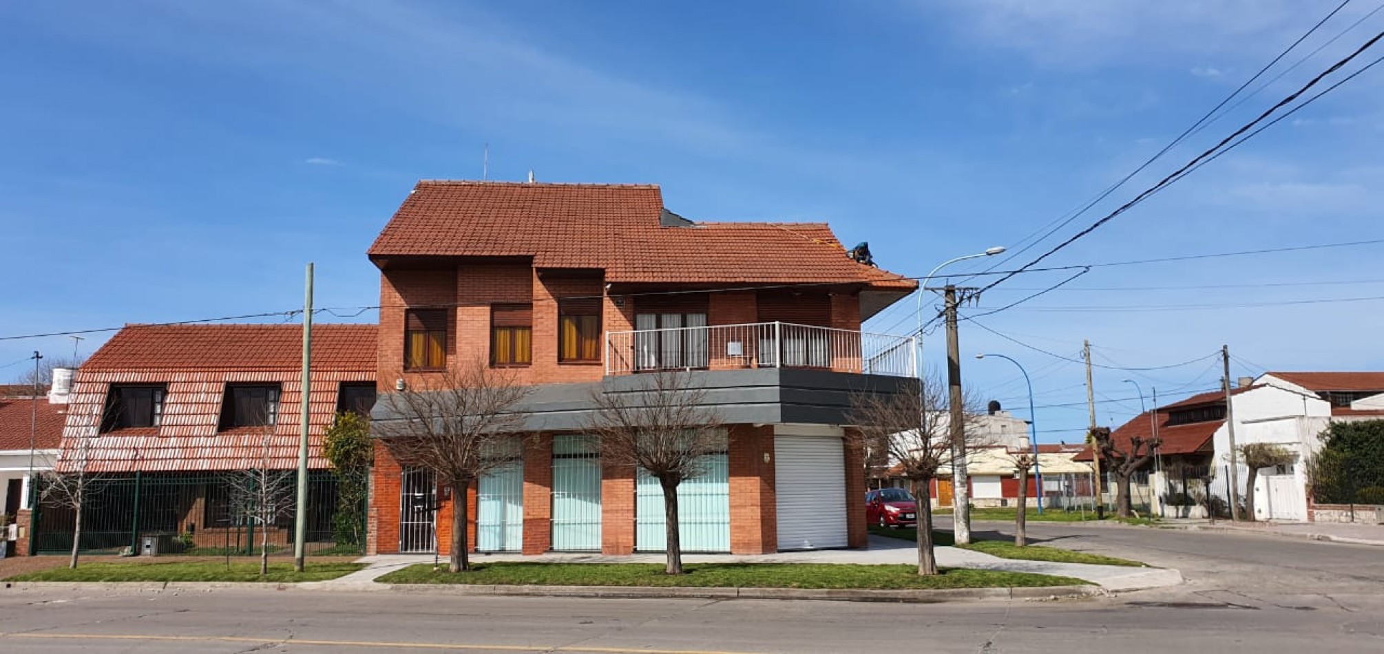 LOCAL COMERCIAL + VIVIENDA 4 AMBIENTES ZONA MUNDIALISTA