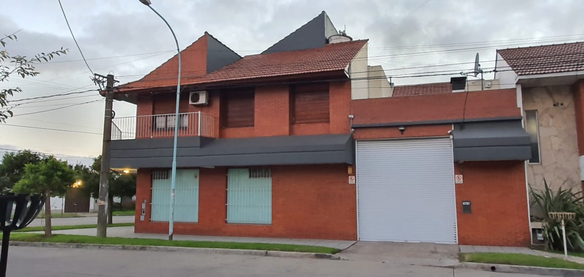 LOCAL COMERCIAL + VIVIENDA 4 AMBIENTES ZONA MUNDIALISTA