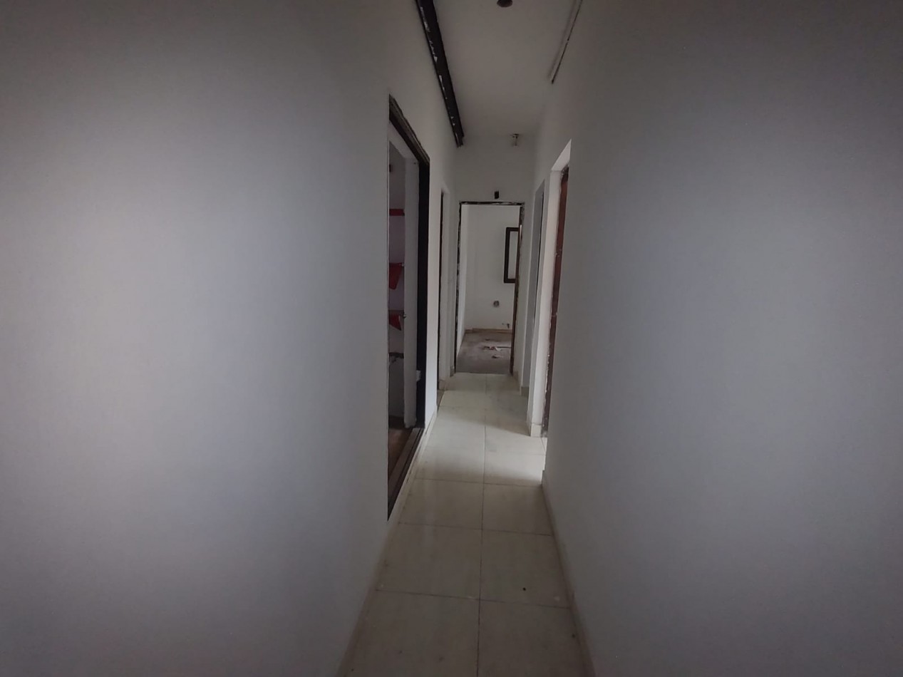 Venta Casa tipo PH 4 ambientes planta baja barrio Caisamar con entrada para auto sin expensas