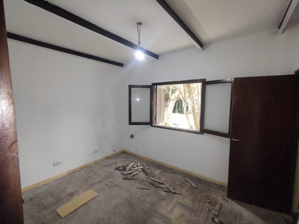 Venta Casa tipo PH 4 ambientes planta baja barrio Caisamar con entrada para auto sin expensas