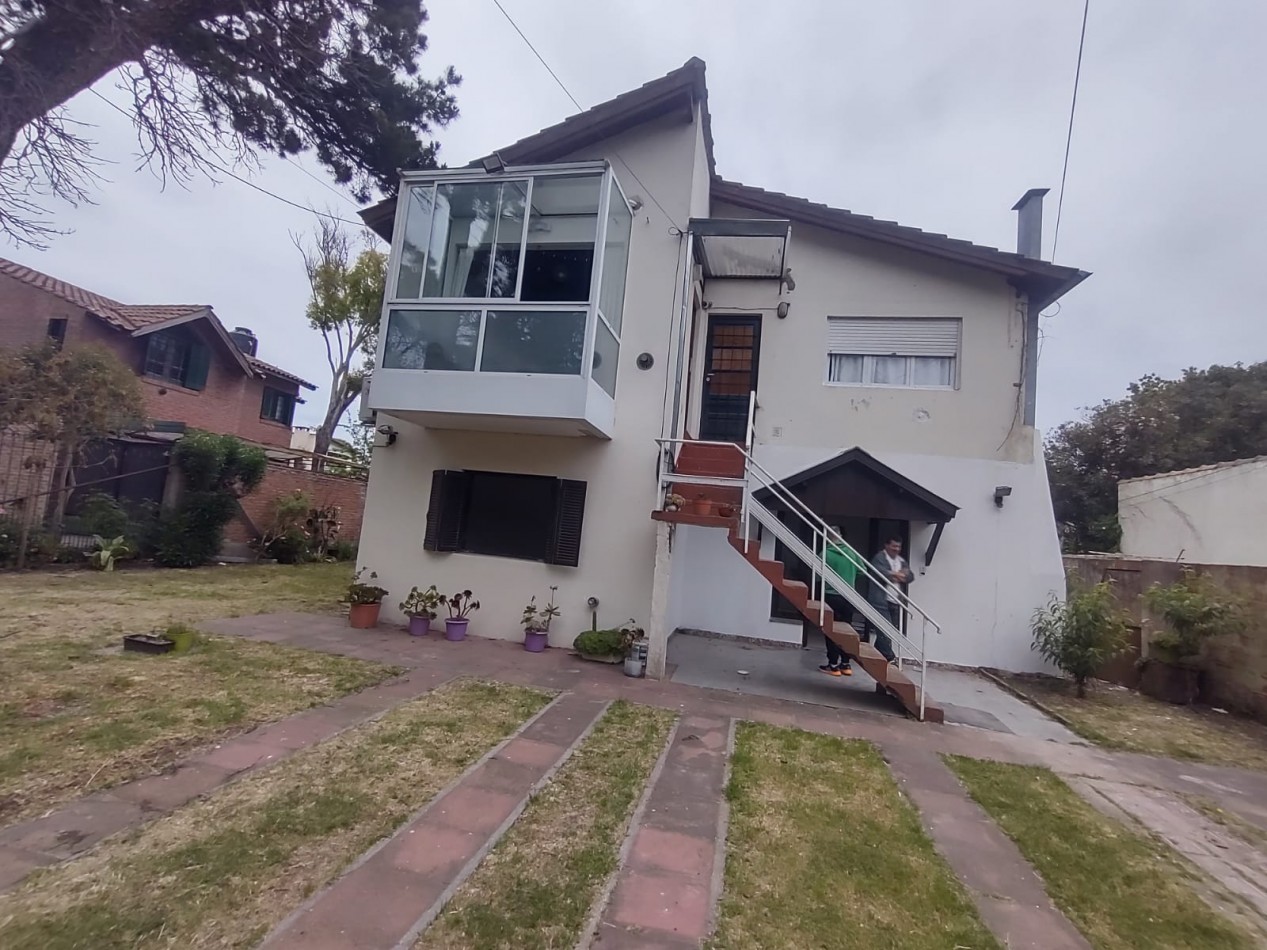 Venta Casa tipo PH 4 ambientes planta baja barrio Caisamar con entrada para auto sin expensas