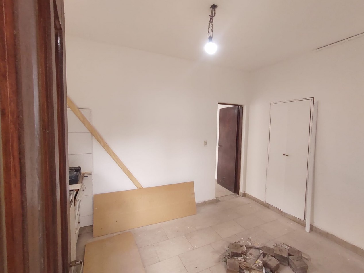 Venta Casa tipo PH 4 ambientes planta baja barrio Caisamar con entrada para auto sin expensas