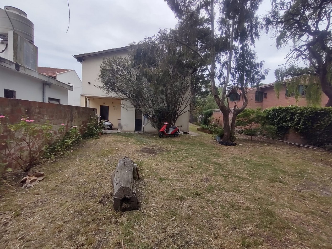 Venta Casa tipo PH 4 ambientes planta baja barrio Caisamar con entrada para auto sin expensas