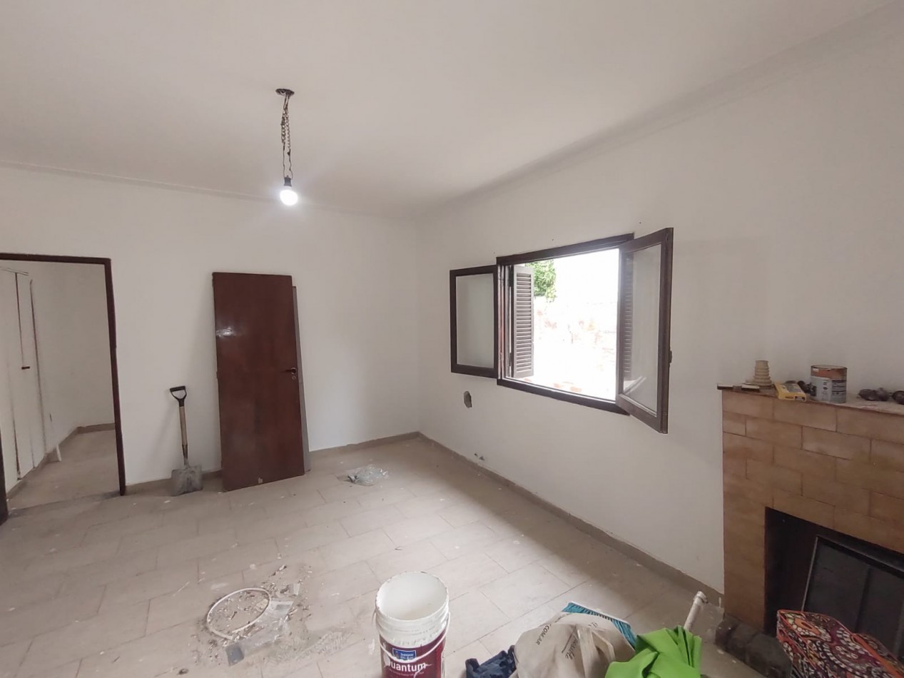 Venta Casa tipo PH 4 ambientes planta baja barrio Caisamar con entrada para auto sin expensas