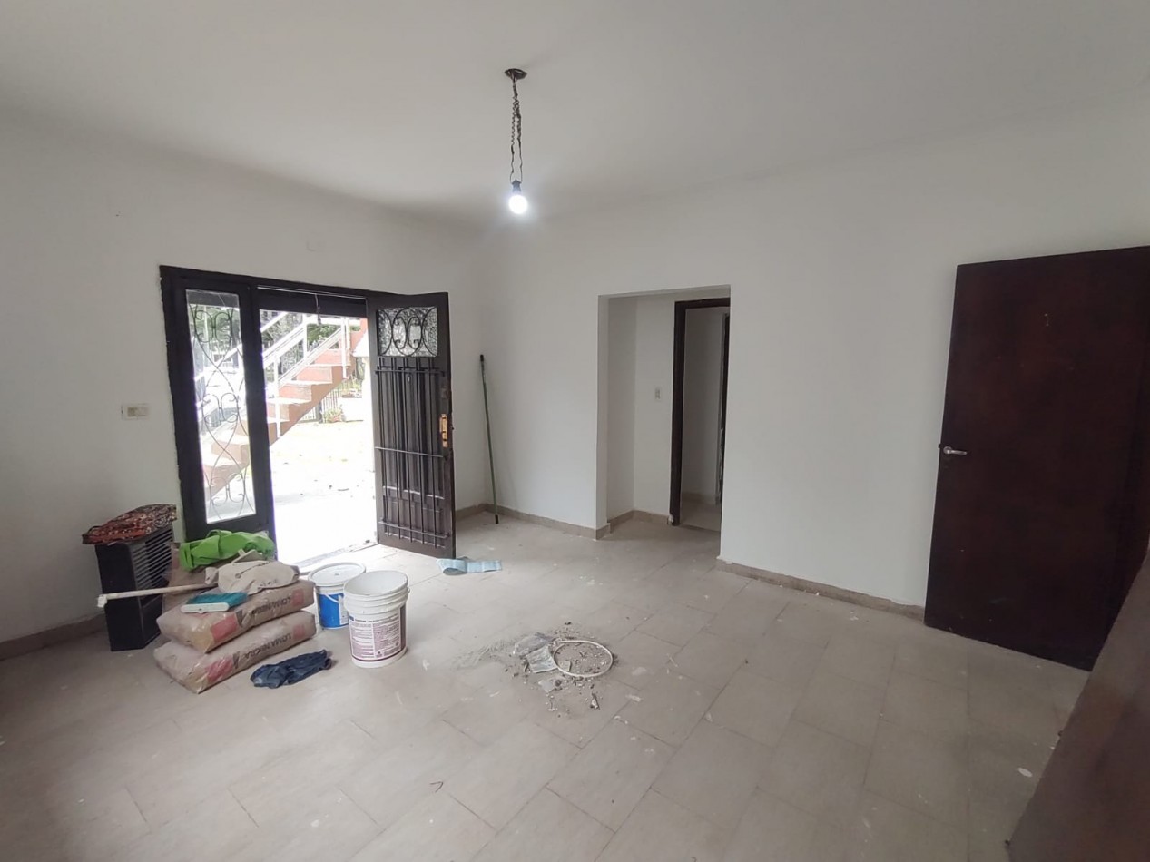 Venta Casa tipo PH 4 ambientes planta baja barrio Caisamar con entrada para auto sin expensas