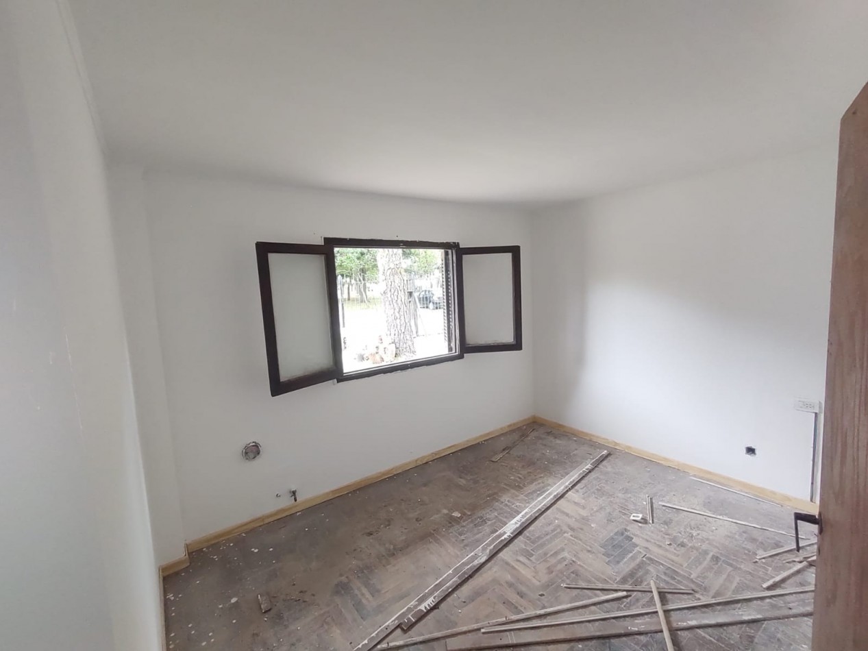 Venta Casa tipo PH 4 ambientes planta baja barrio Caisamar con entrada para auto sin expensas