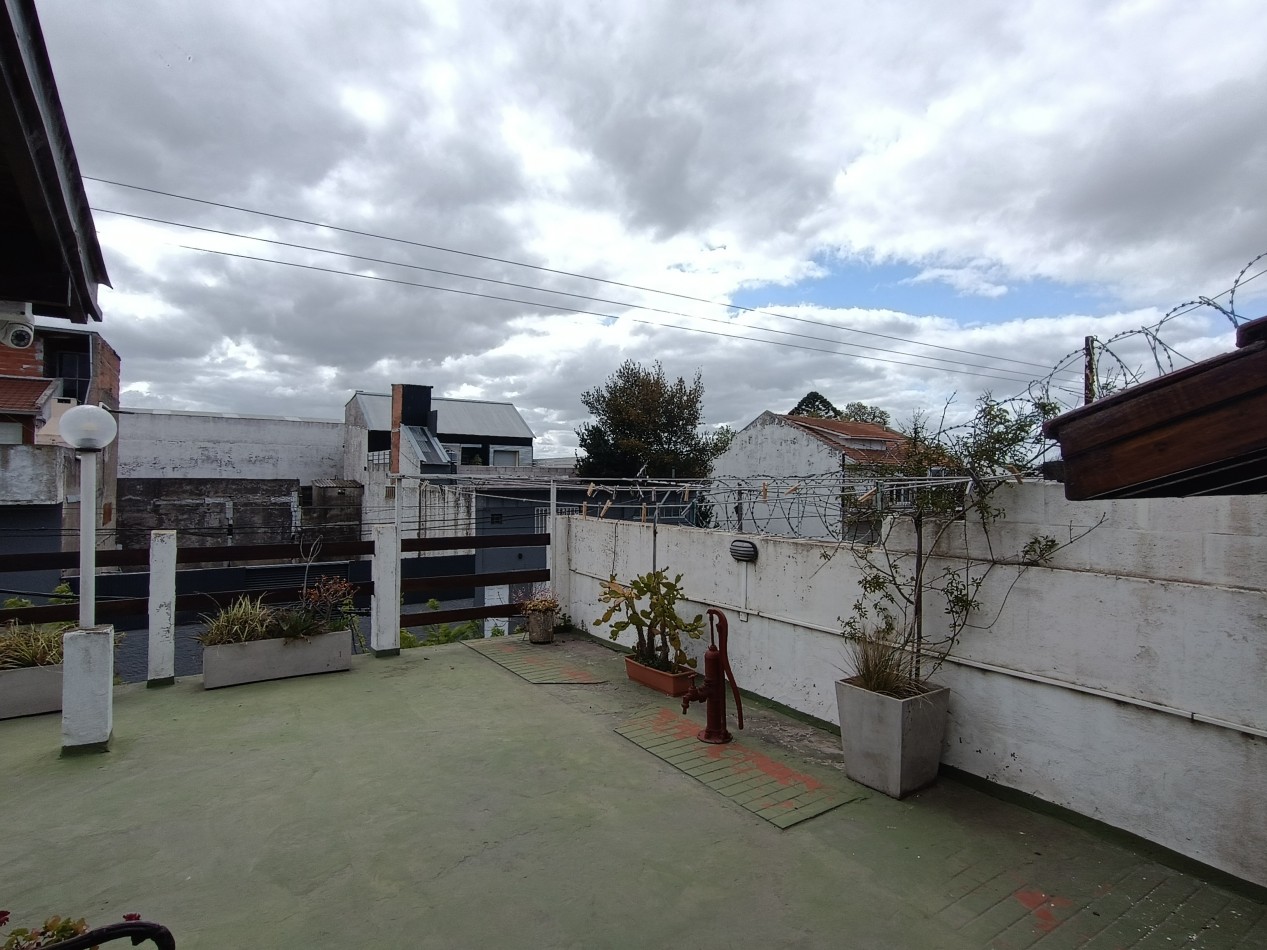 VENTA PH 3 AMBIENTES  AL FRENTE CON TERRAZA PROPIA