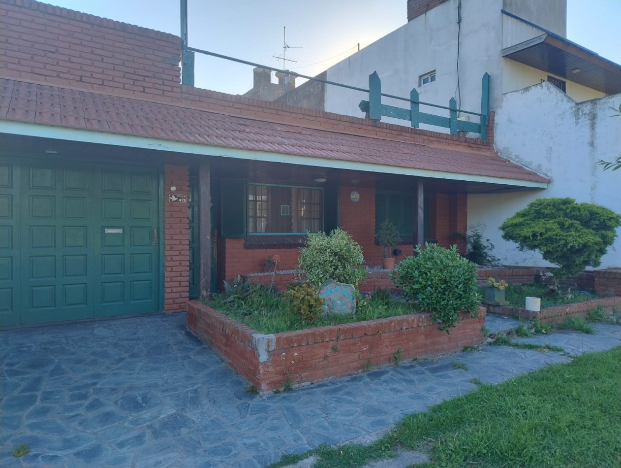 Casa 5 ambientes ,4 baños ,quincho en el barrio Faro Norte