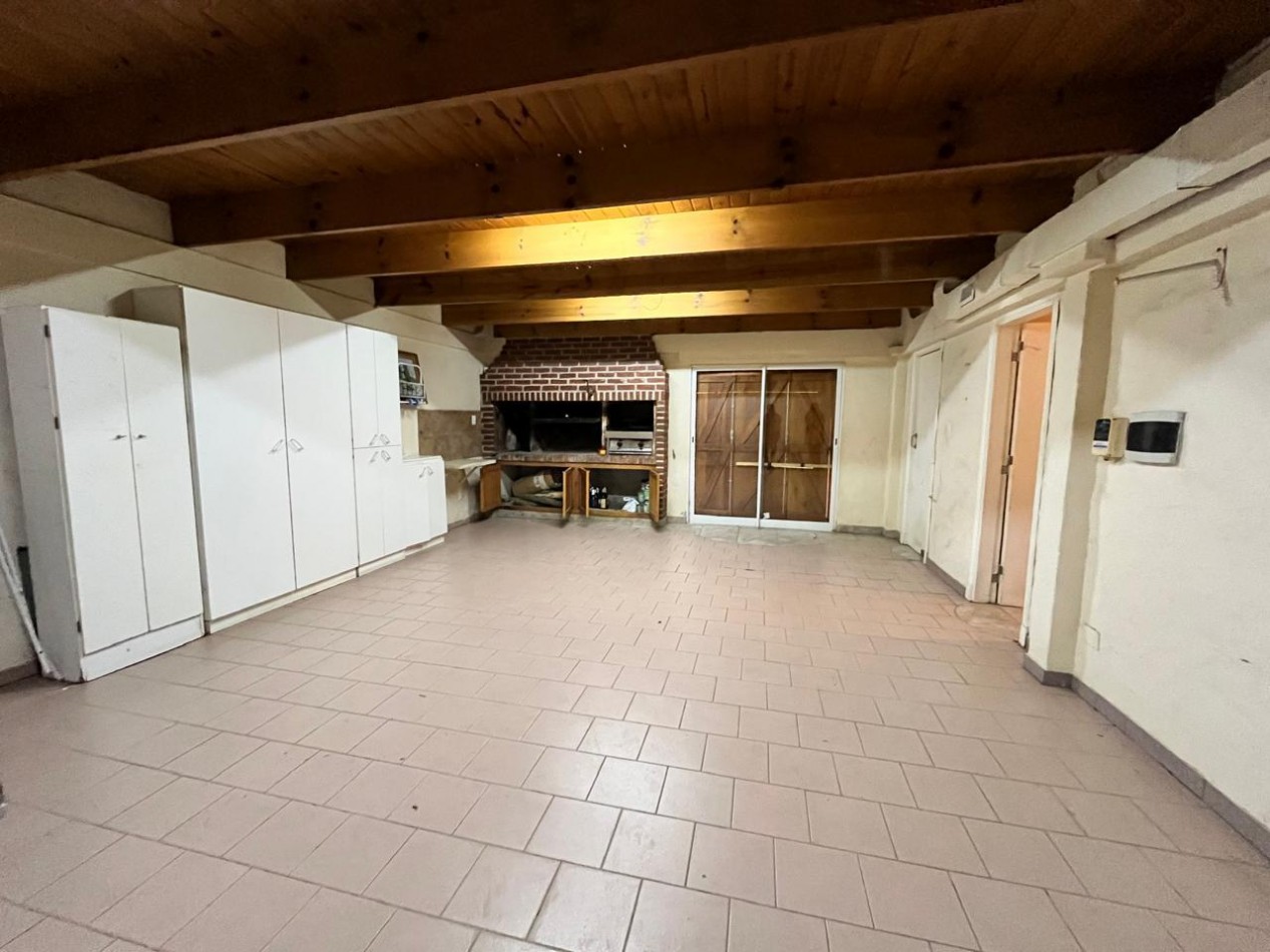 VENTA CASA 4 AMB SOBRE 3 LOTES CON PILETA EN LOS ACANTILADOS 