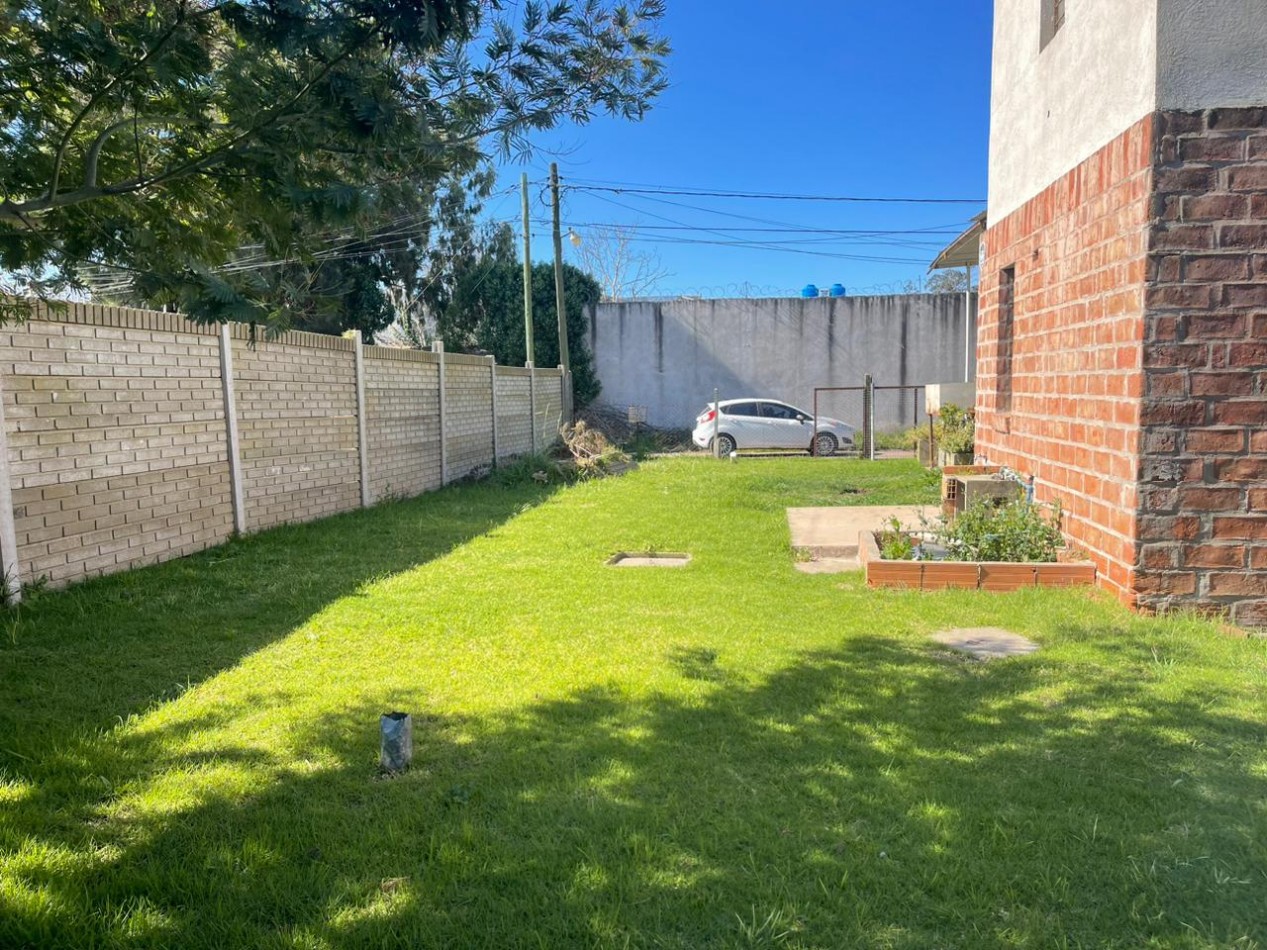 VENTA CASA 3 AMBIENTES + PLAYROOM Y LAVADERO. BARRIO EL JARDIN 