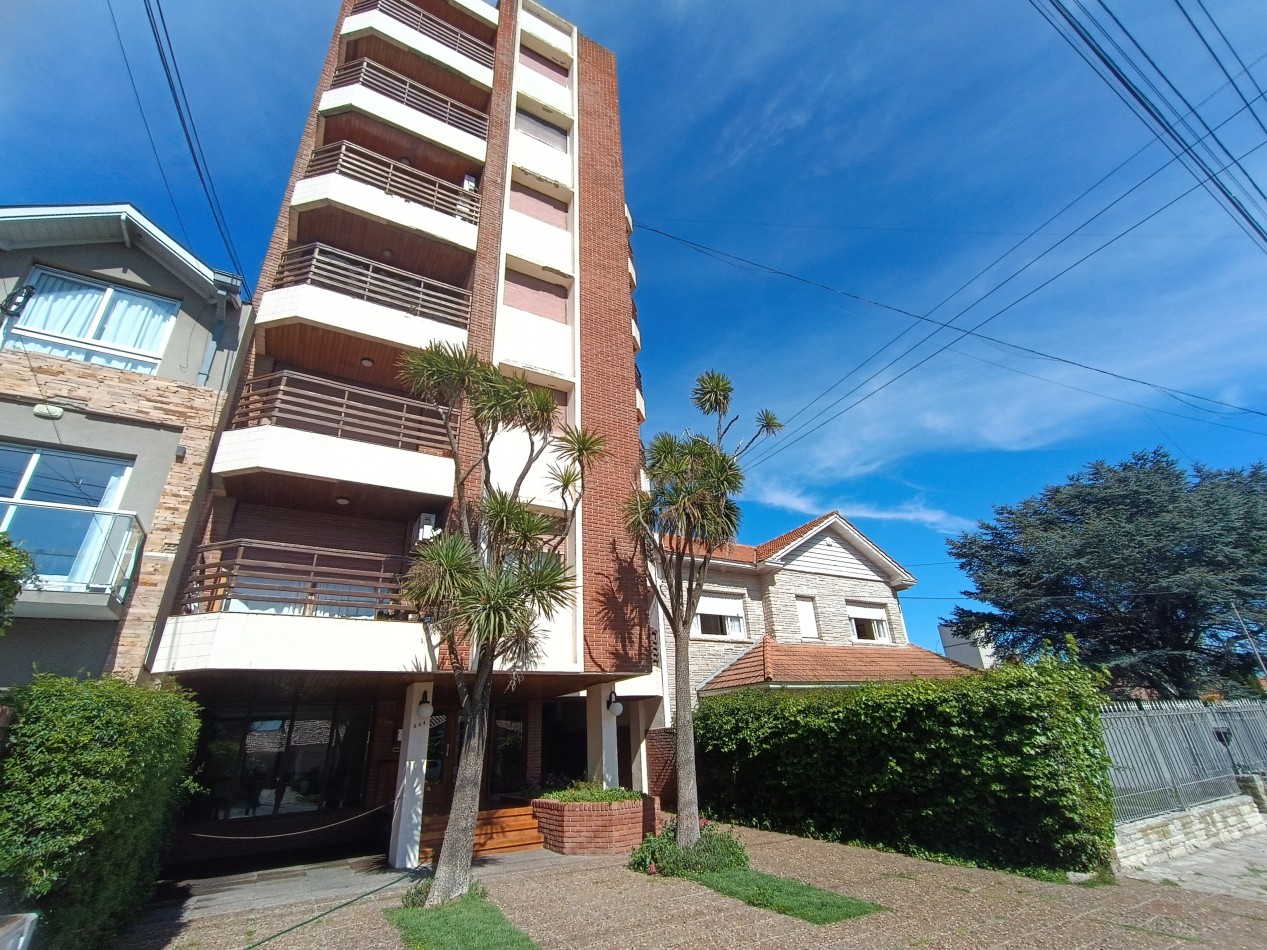 VENTA DEPARTAMENTO 2 AMBIENTES A LA CALLE CON BALCON Y VISTA LATERAL AL MAR MIRAMAR