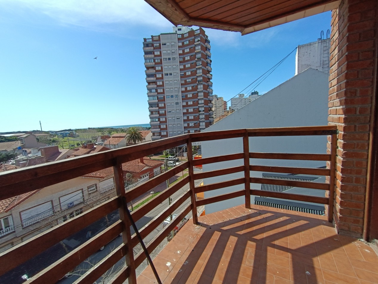 VENTA DEPARTAMENTO 2 AMBIENTES A LA CALLE CON BALCON Y VISTA LATERAL AL MAR MIRAMAR