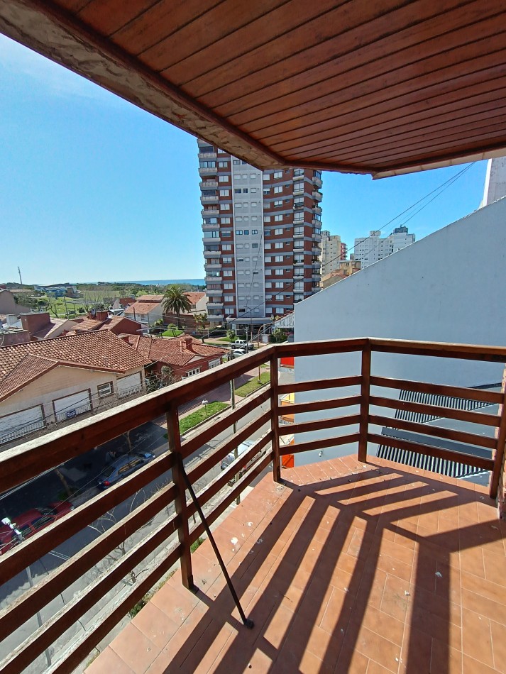 VENTA DEPARTAMENTO 2 AMBIENTES A LA CALLE CON BALCON Y VISTA LATERAL AL MAR MIRAMAR