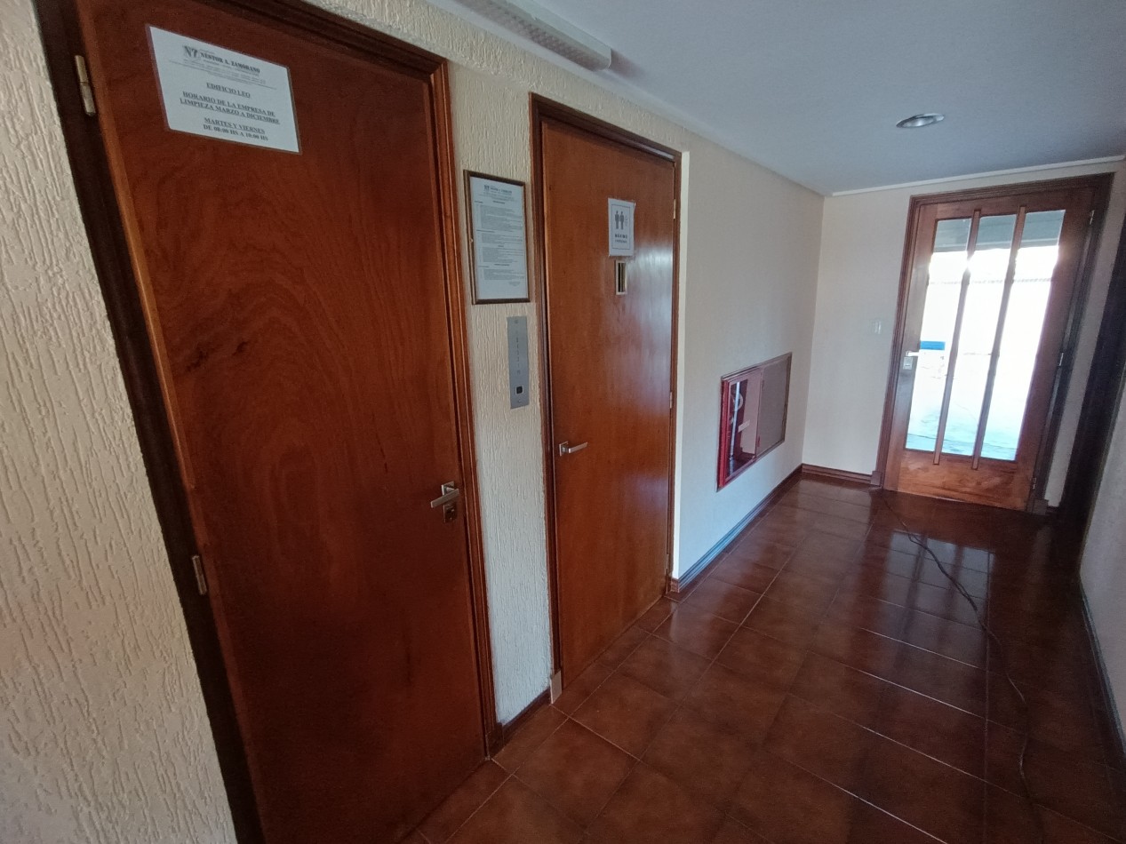 VENTA DEPARTAMENTO 2 AMBIENTES A LA CALLE CON BALCON Y VISTA LATERAL AL MAR MIRAMAR