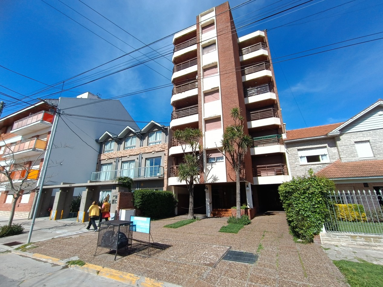 VENTA DEPARTAMENTO 2 AMBIENTES A LA CALLE CON BALCON Y VISTA LATERAL AL MAR MIRAMAR