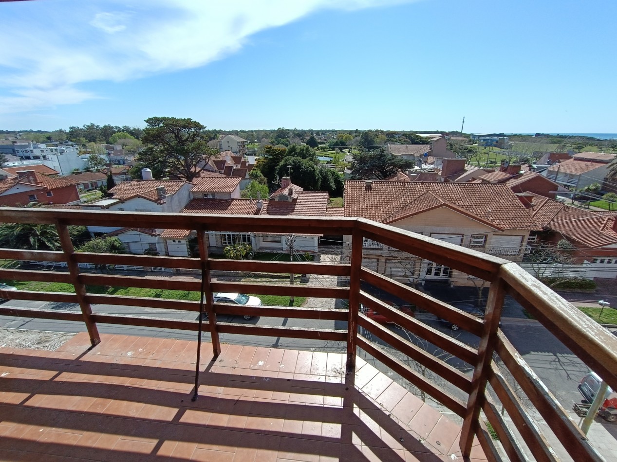 VENTA DEPARTAMENTO 2 AMBIENTES A LA CALLE CON BALCON Y VISTA LATERAL AL MAR MIRAMAR