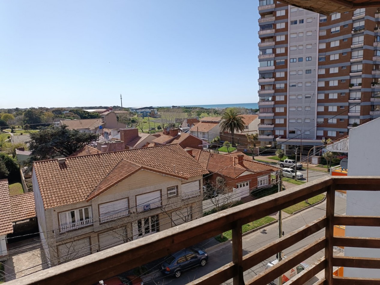 VENTA DEPARTAMENTO 2 AMBIENTES A LA CALLE CON BALCON Y VISTA LATERAL AL MAR MIRAMAR