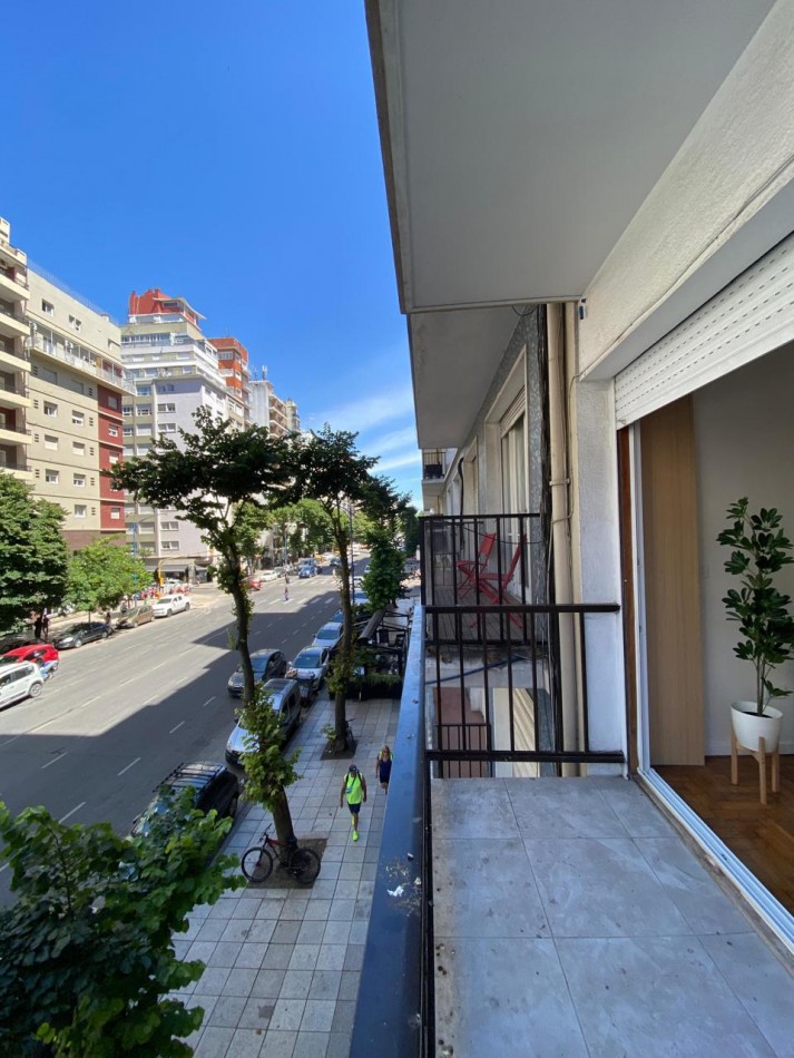 Venta Departamento 3 ambientes a la calle con balcon, reciclado y amoblado