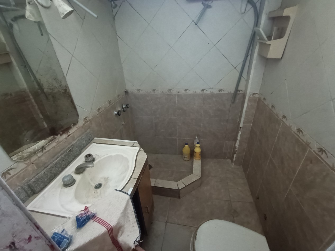 venta propiedad en block casa 3 ambientes mas tres departamentos 2 ambientes a reciclar