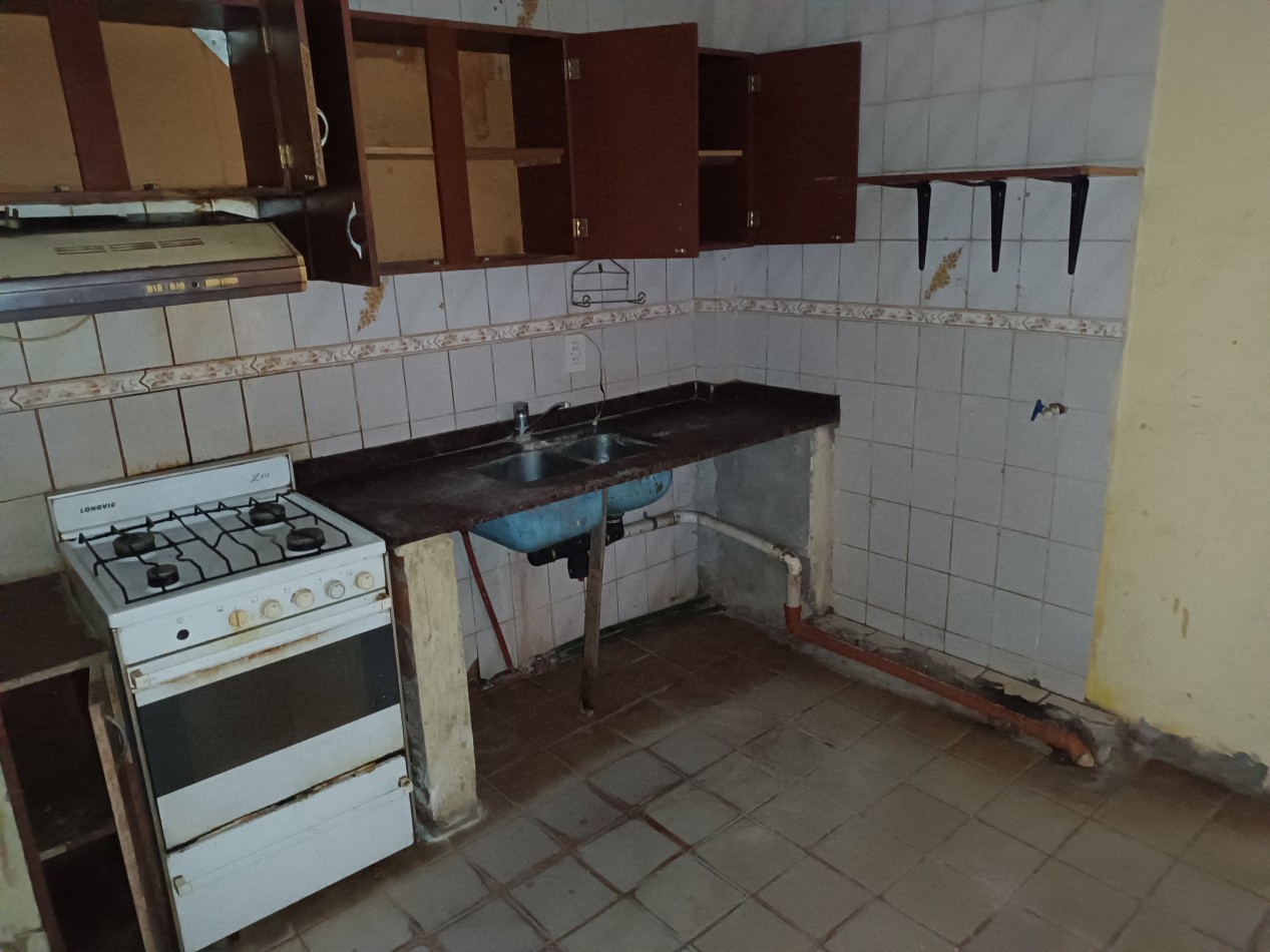 venta propiedad en block casa 3 ambientes mas tres departamentos 2 ambientes a reciclar