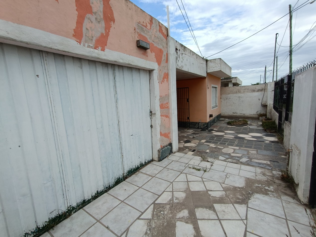 venta propiedad en block casa 3 ambientes mas tres departamentos 2 ambientes a reciclar