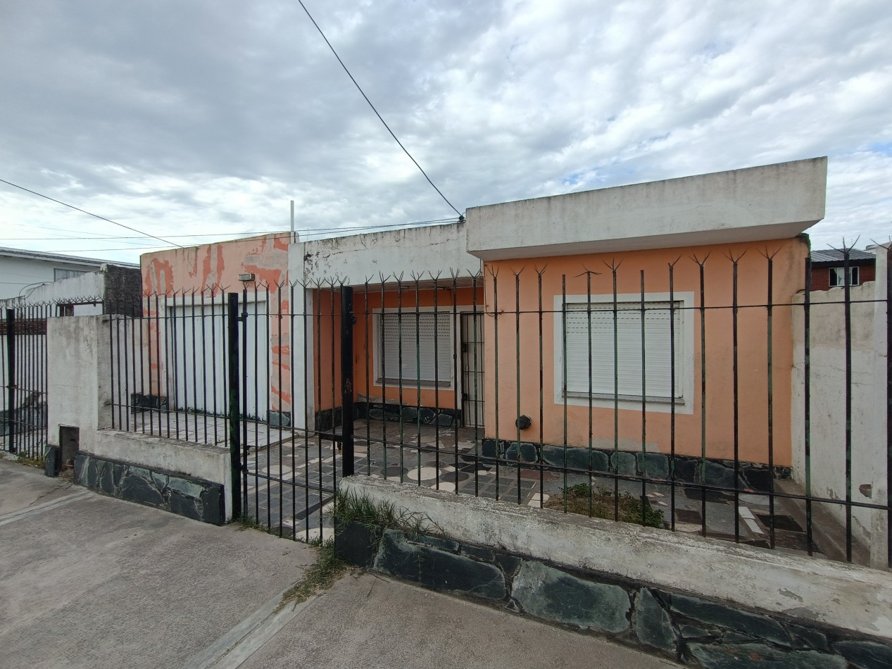 venta propiedad en block casa 3 ambientes mas tres departamentos 2 ambientes a reciclar