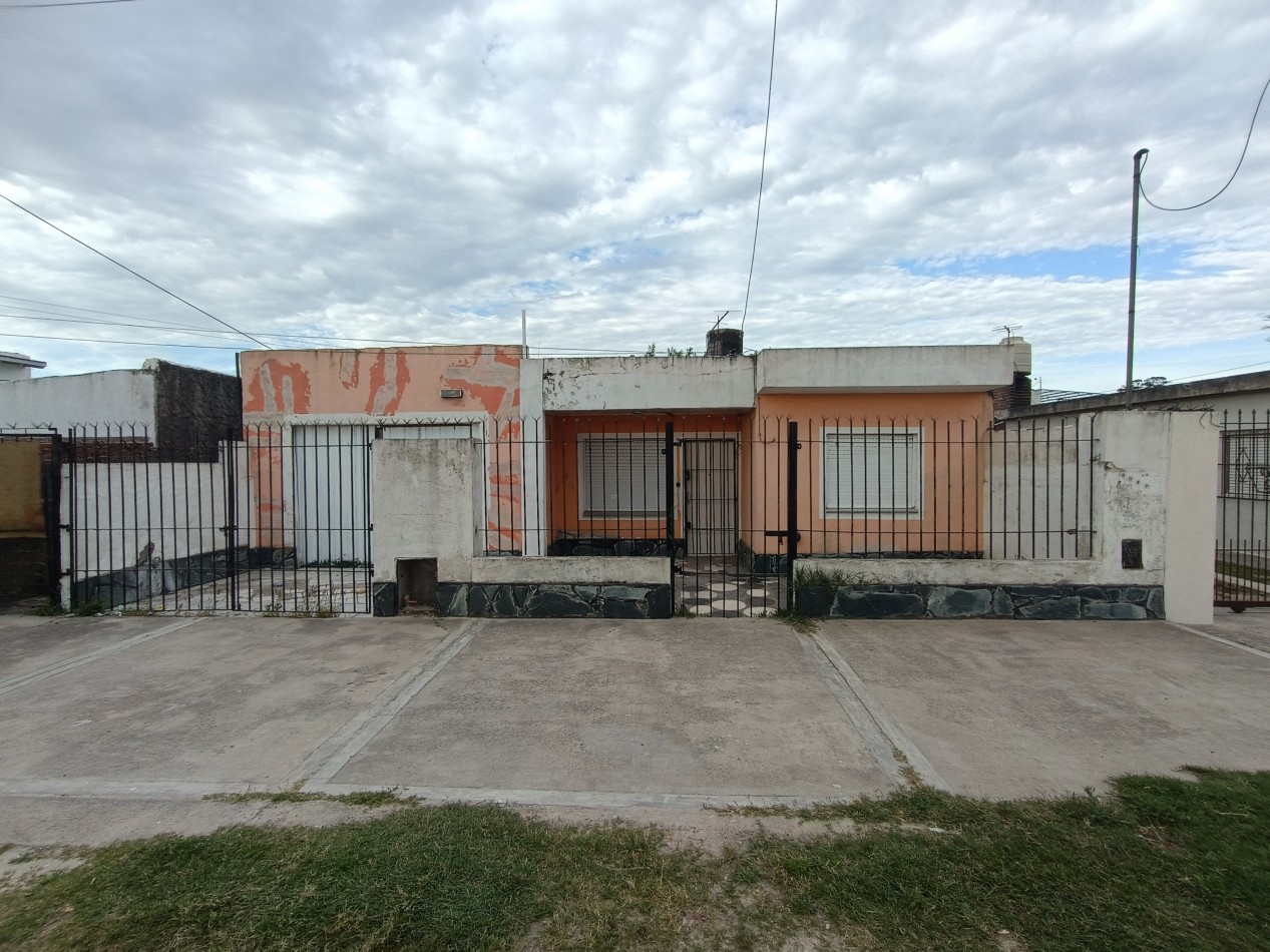 venta propiedad en block casa 3 ambientes mas tres departamentos 2 ambientes a reciclar