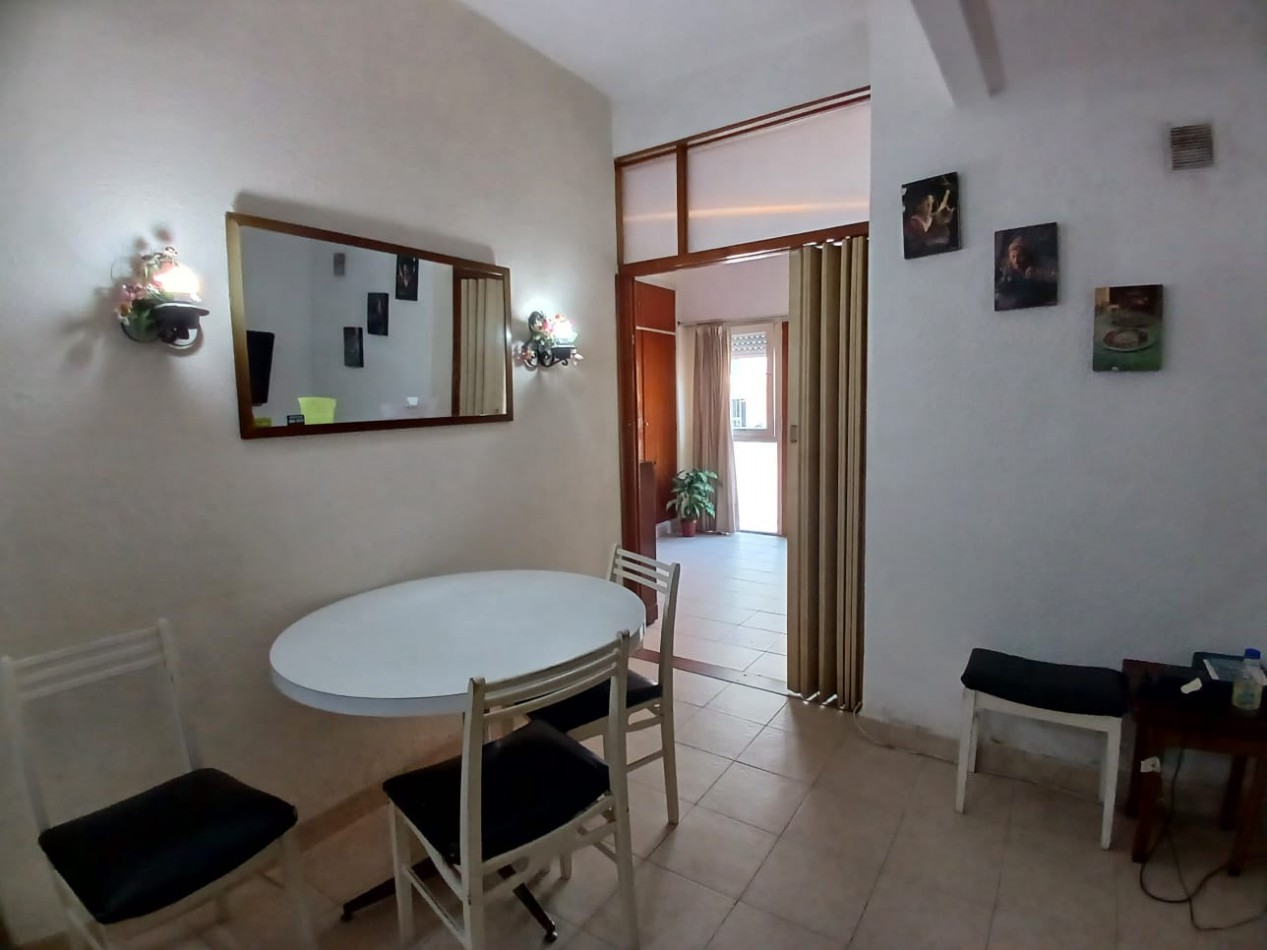 Venta departamento, con balcon a la calle, Varese