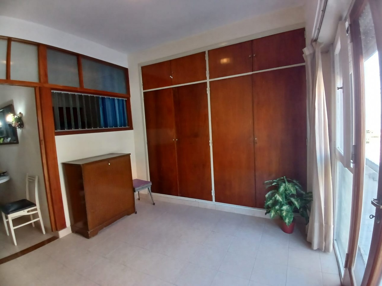 Venta departamento, con balcon a la calle, Varese