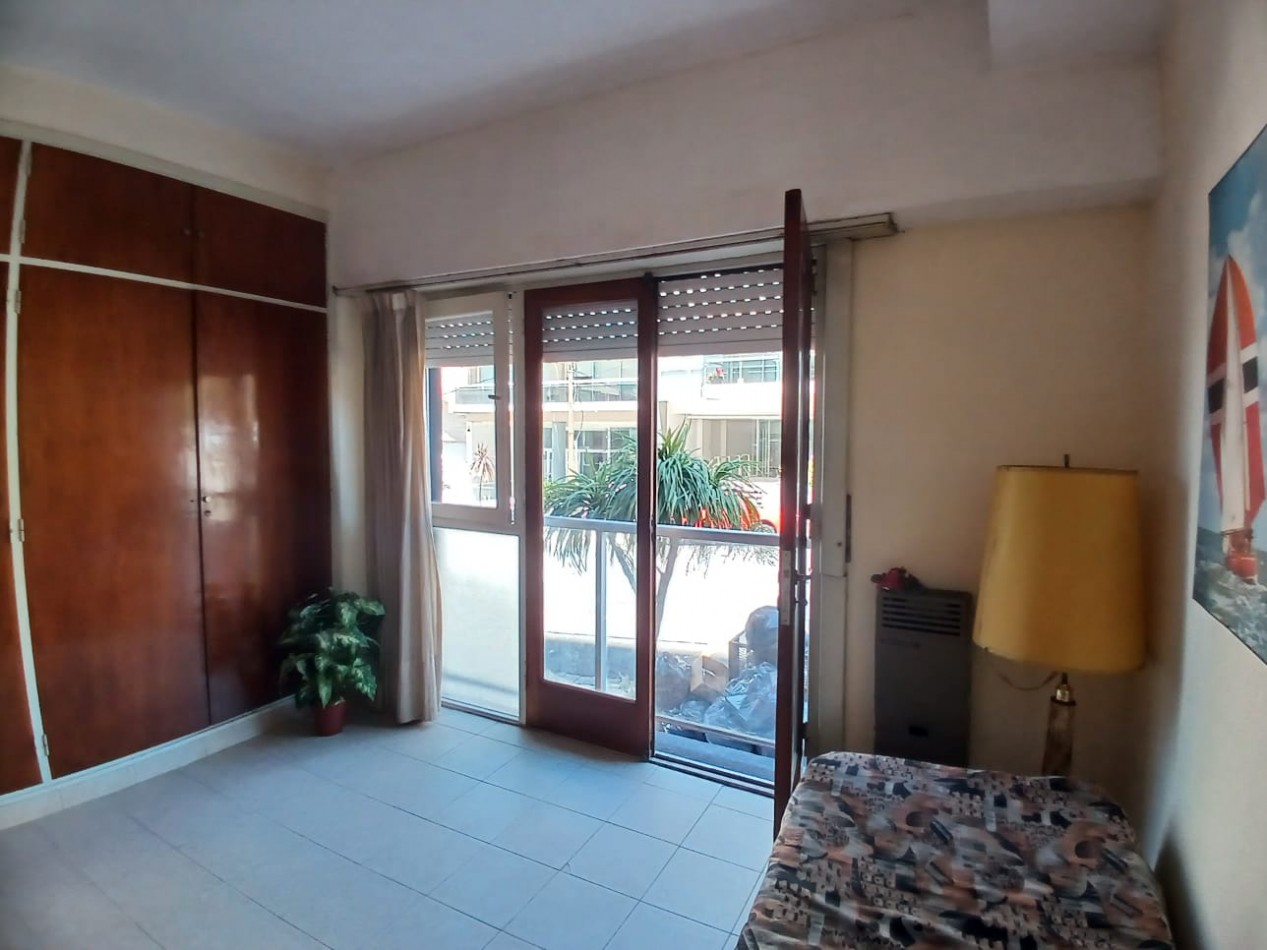 Venta departamento, con balcon a la calle, Varese