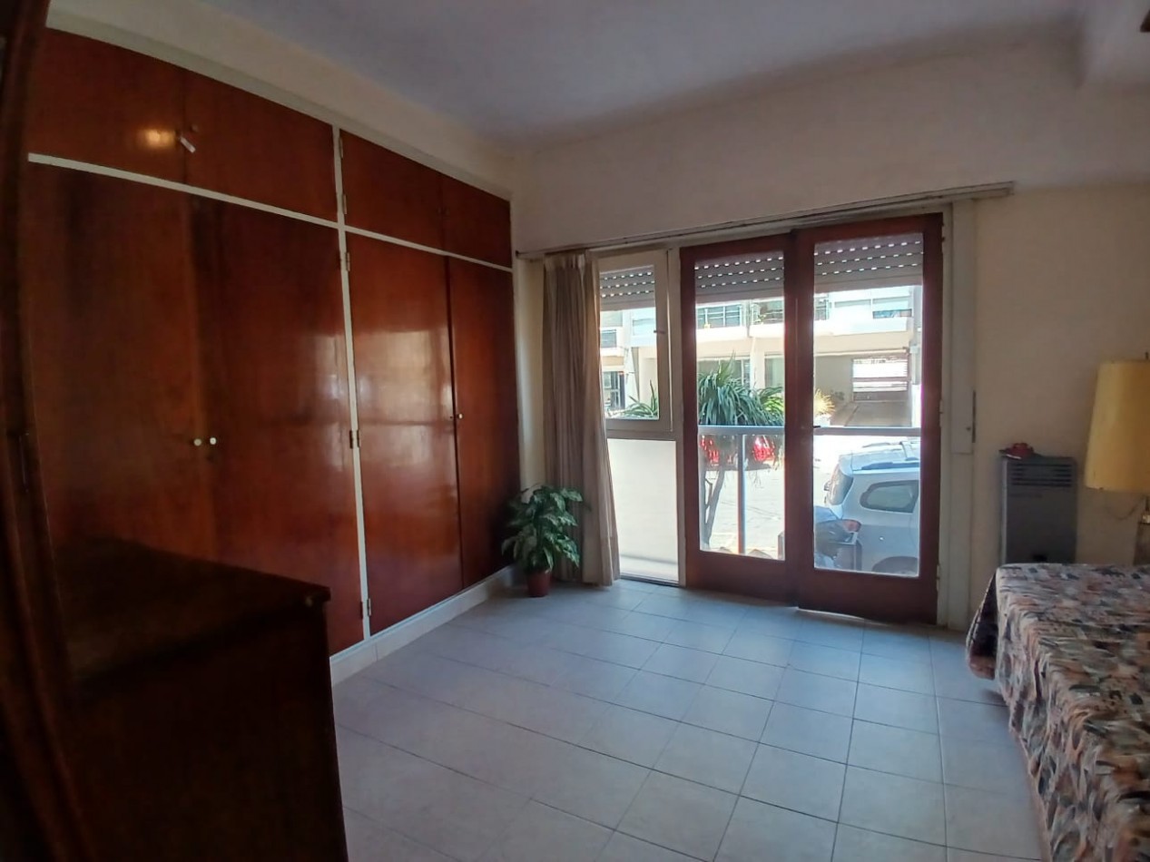 Venta departamento, con balcon a la calle, Varese