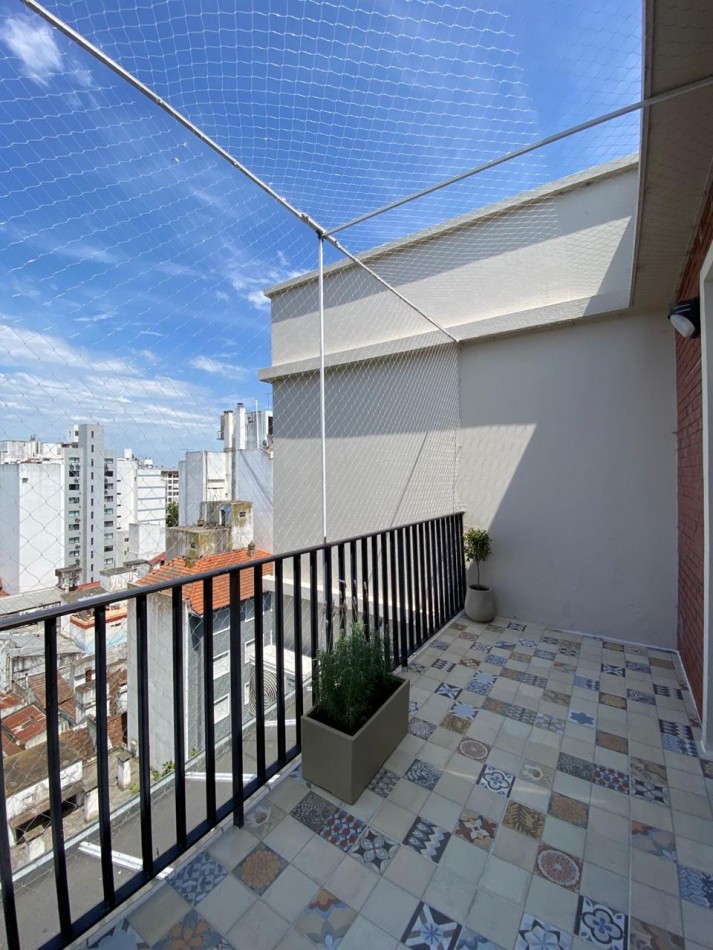 Venta Departamento 3 ambientes con balcon terraza, reciclado y amoblado