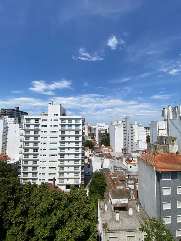 Venta Departamento 3 ambientes con balcon terraza, reciclado y amoblado