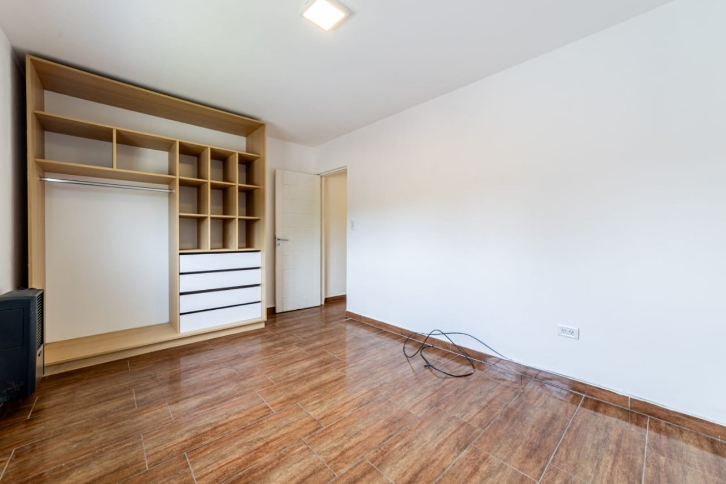 Venta Duplex tres ambientes nuevo, con parque, Los Pinares