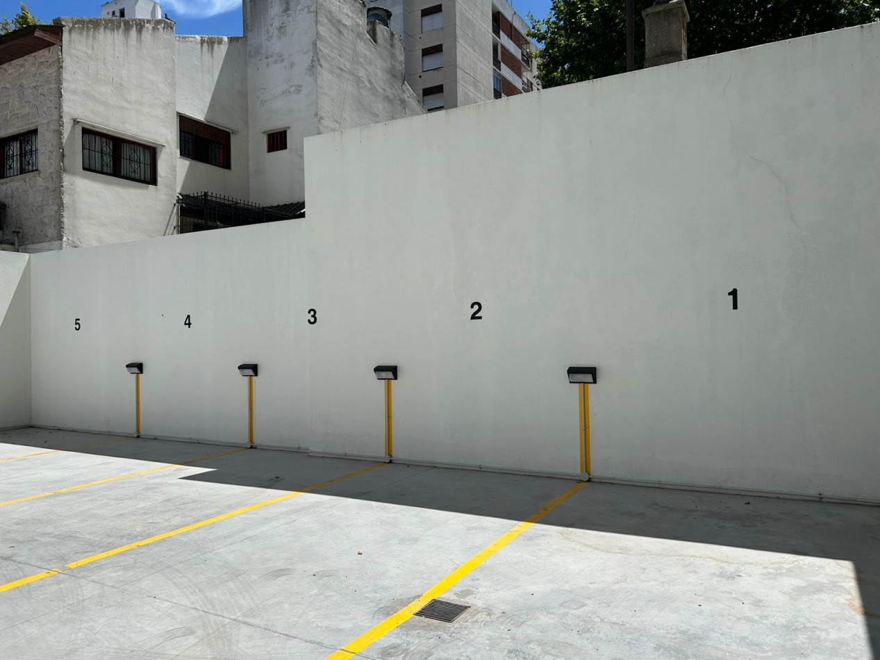 SEMIPISO A ESTRENAR 2 AMBIENTES CON COCHERA Y BAULERA. EDIFICIO TRAFUL PLAZA MITRE 