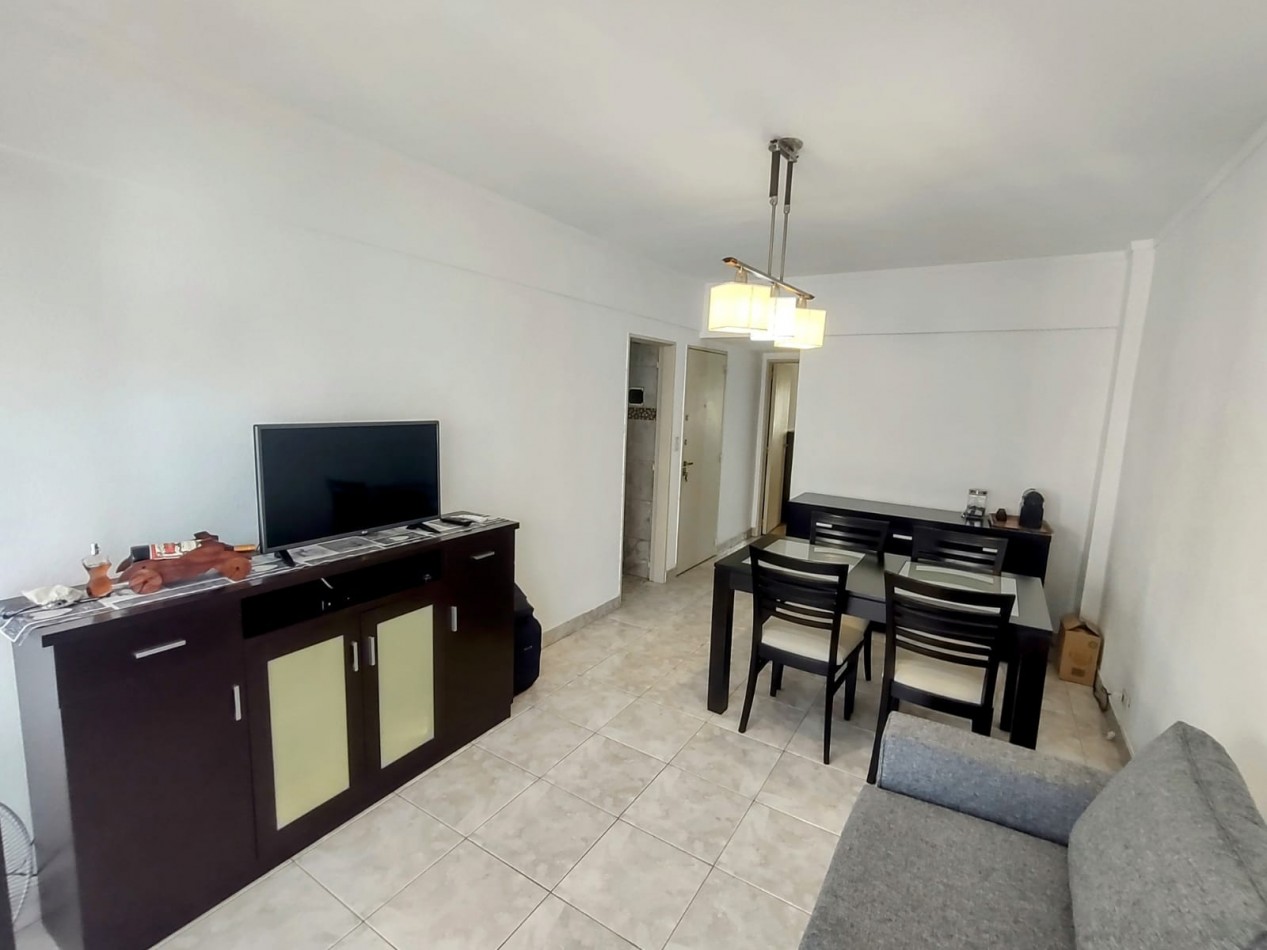 Venta departamento al frente con balcon reciclado amoblado zona centro