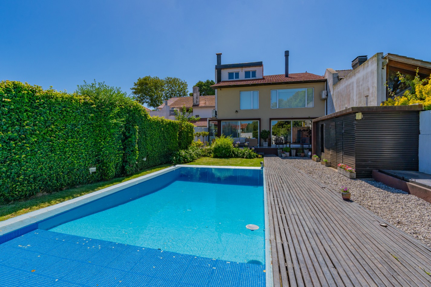 CASA 6 AMBIENTES EN EL BARRIO PARQUE LURO GRAN PARQUE CON PILETA CLIMATIZADA