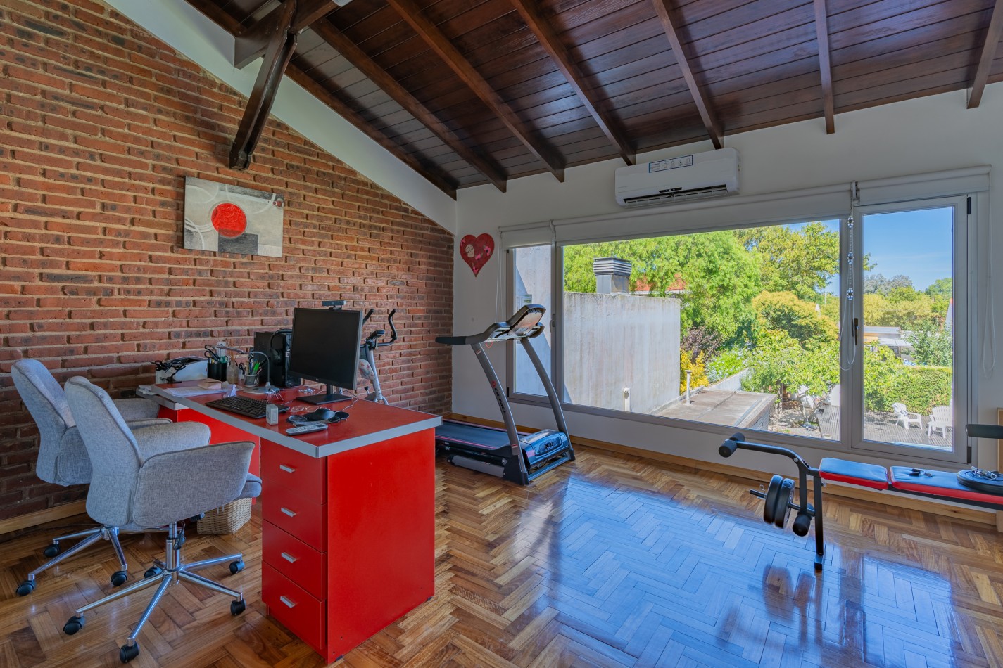 CASA 6 AMBIENTES EN EL BARRIO PARQUE LURO GRAN PARQUE CON PILETA CLIMATIZADA