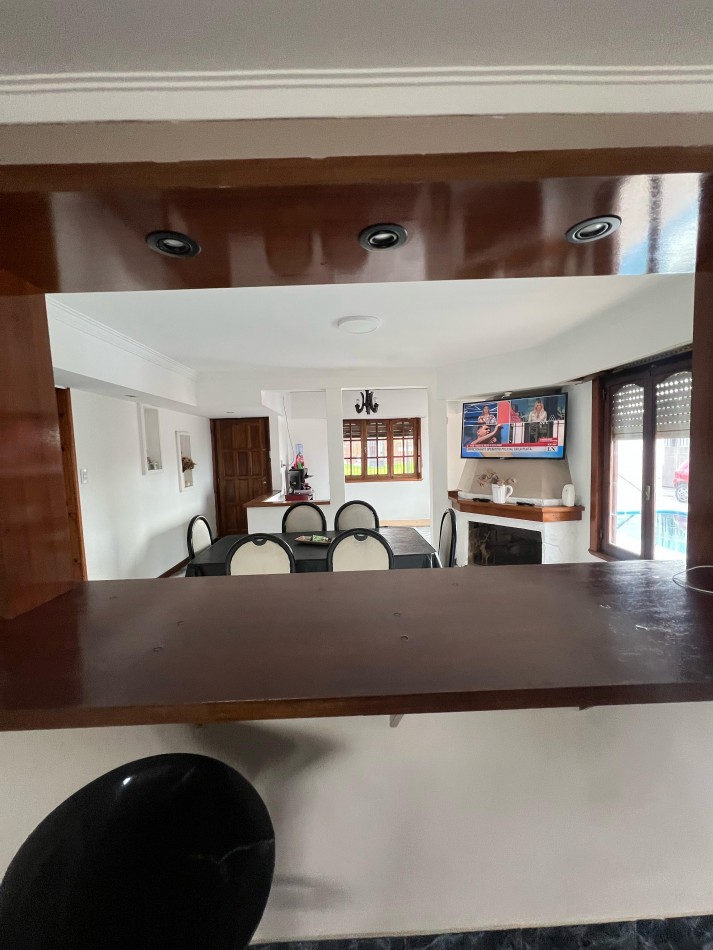 CASA  3 HABITACIONES-PILETA Y QUINCHO-GARAGE 3 AUTOS