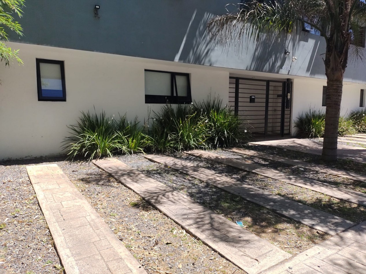Venta Departamento ph monoambiente con cochera sin expensas