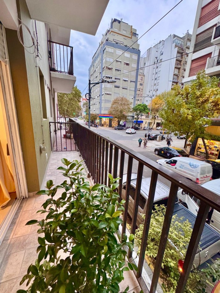 DEPARTAMENTO DE UN AMBIENTE A LA CALLE CON BALCON.