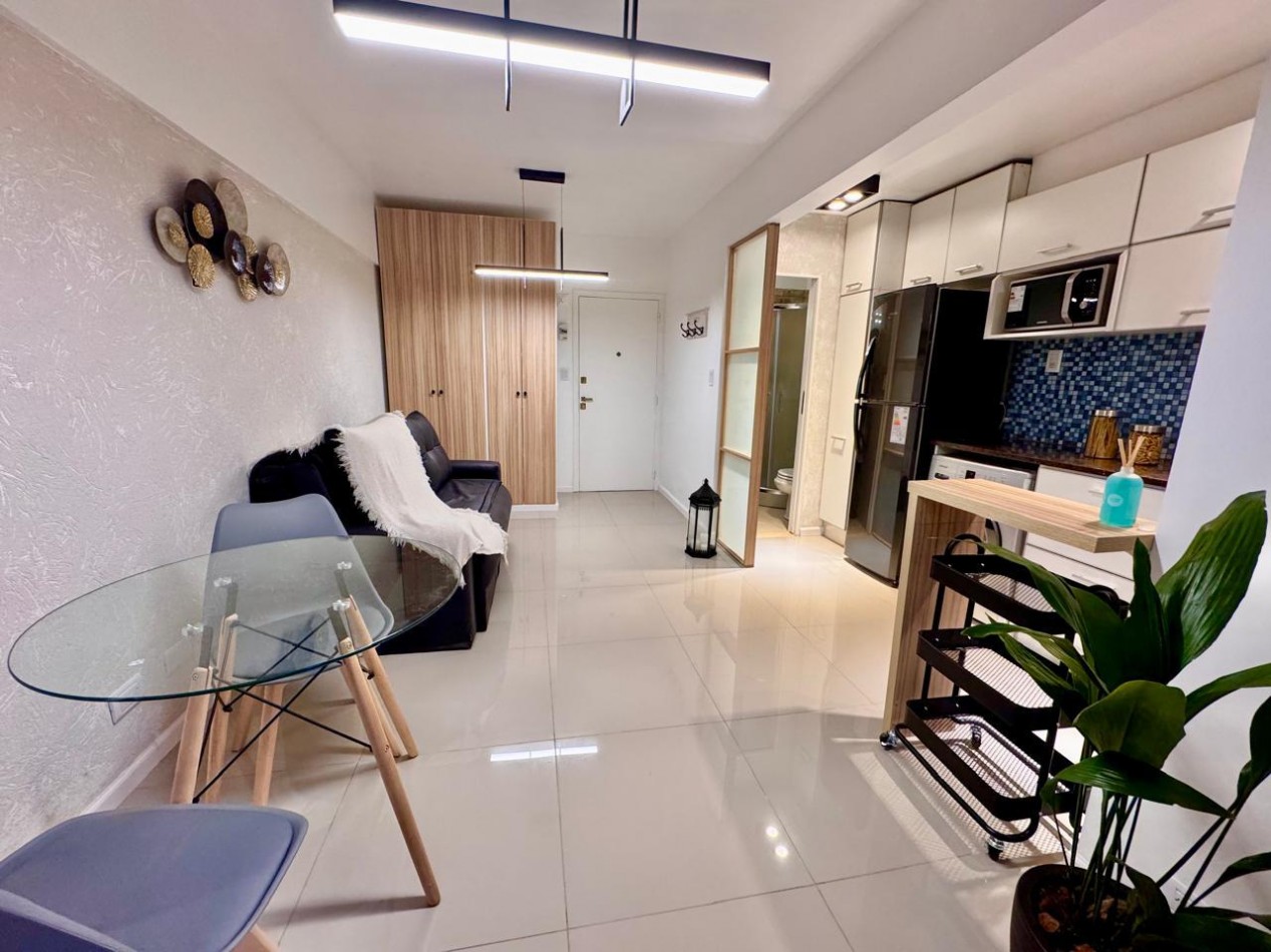 DEPARTAMENTO DE UN AMBIENTE A LA CALLE CON BALCON.