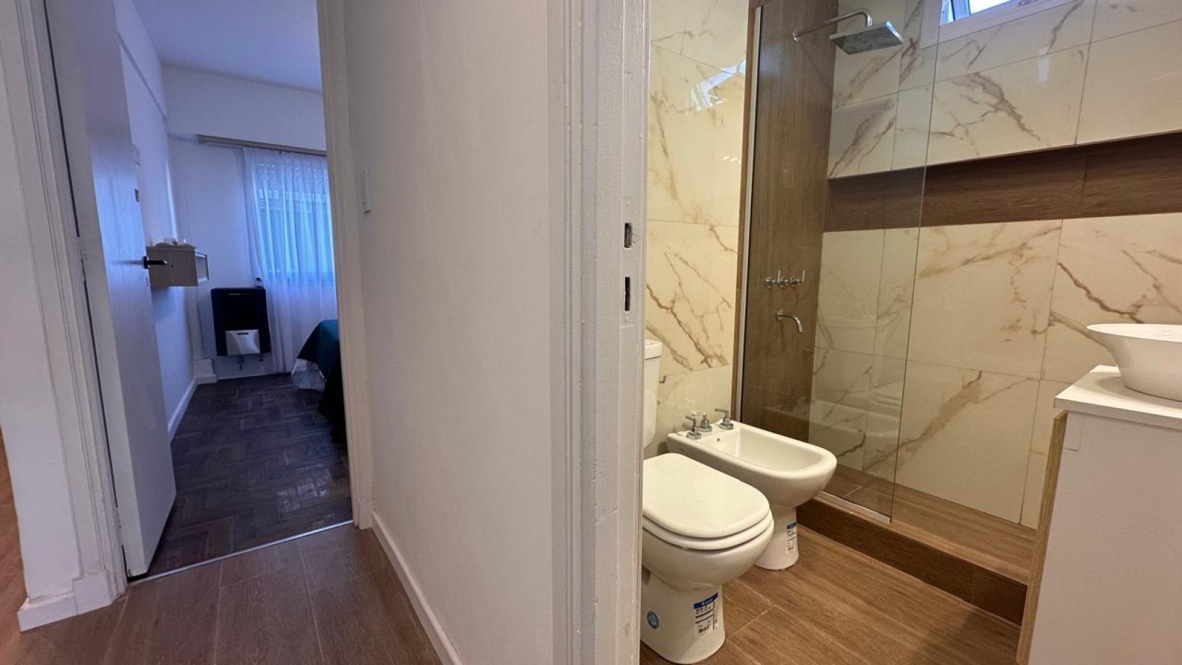 Venta departamento 2 ambientes a la calle con balcon, reciclado y amoblado