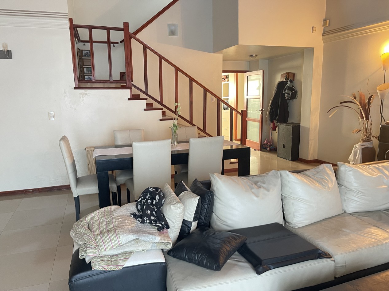 CASA 5 AMBIENTES BARRIO ZACAGNINI