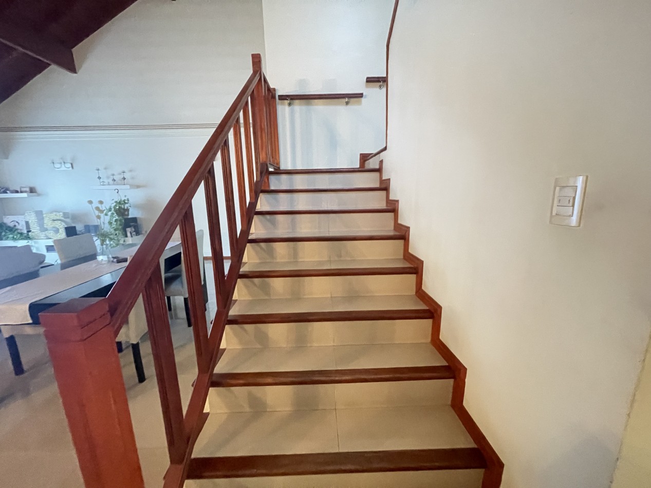 CASA 5 AMBIENTES BARRIO ZACAGNINI