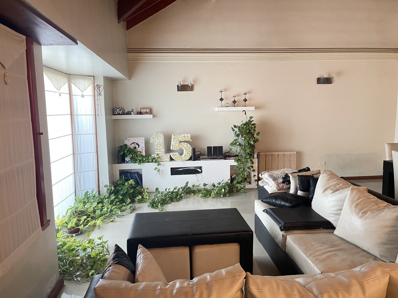 CASA 5 AMBIENTES BARRIO ZACAGNINI