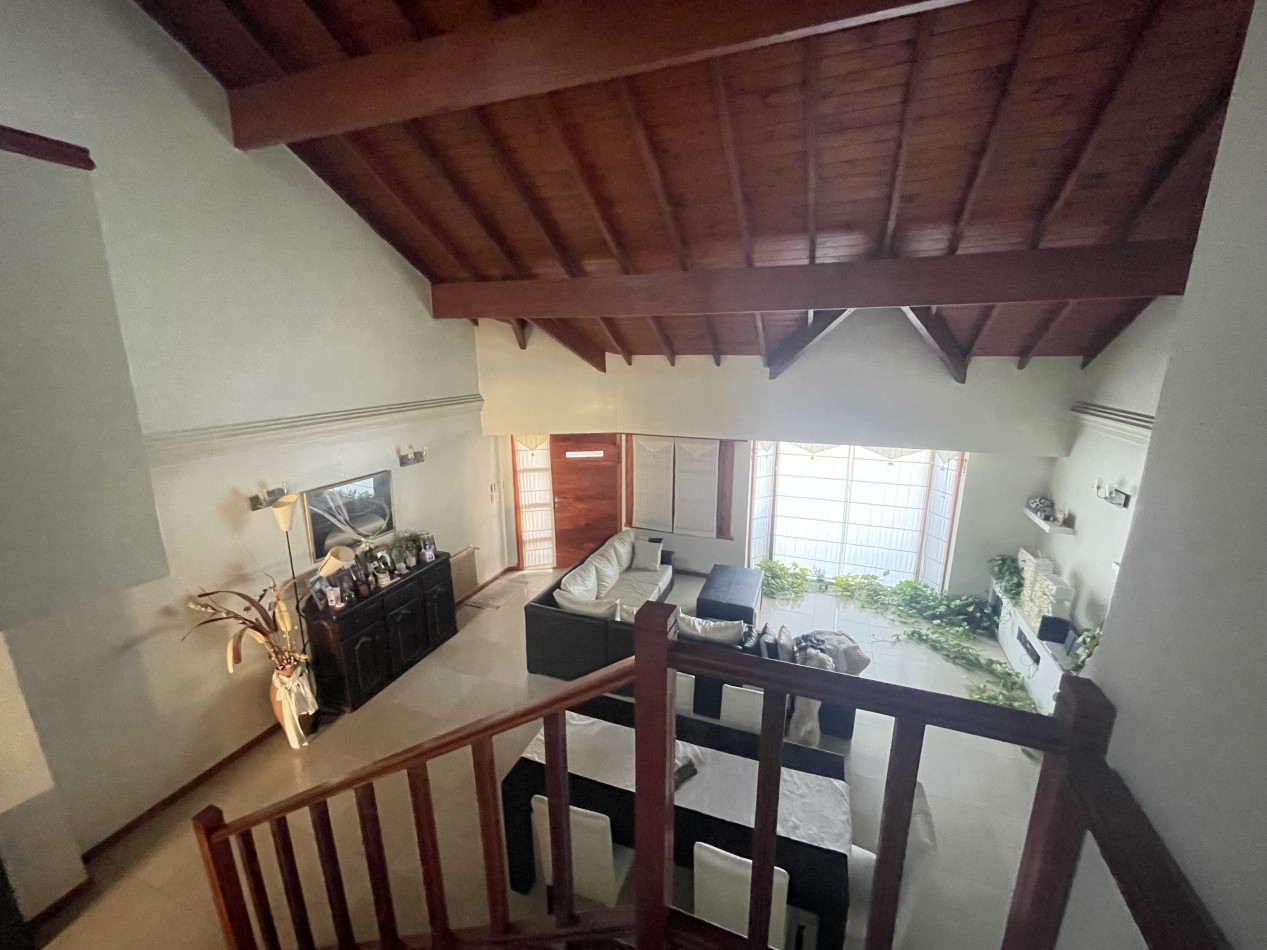 CASA 5 AMBIENTES BARRIO ZACAGNINI
