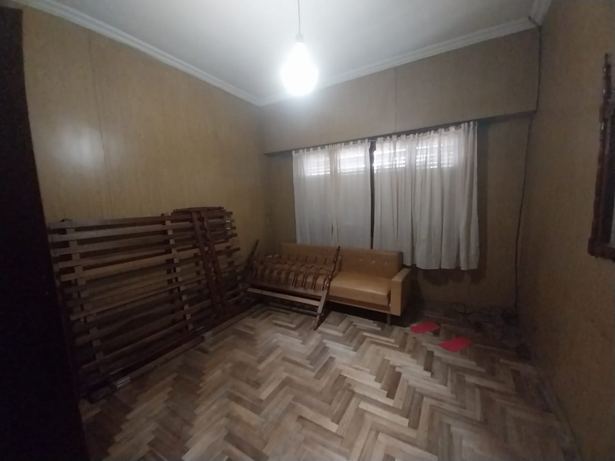 CASA EN VENTA 3 AMBIENTES CON COCHERA Y LOSA