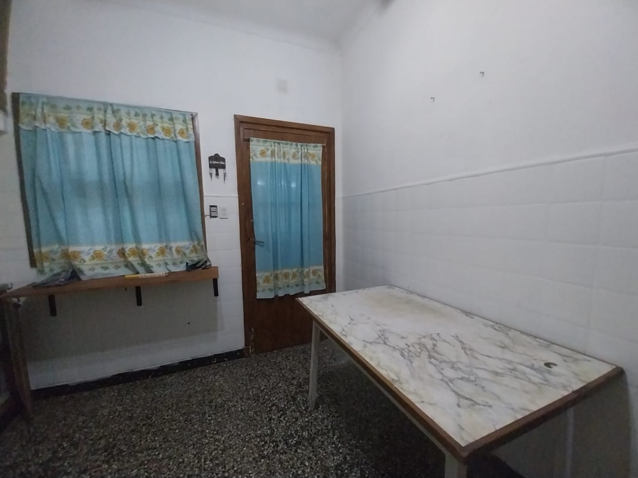 CASA EN VENTA 3 AMBIENTES CON COCHERA Y LOSA