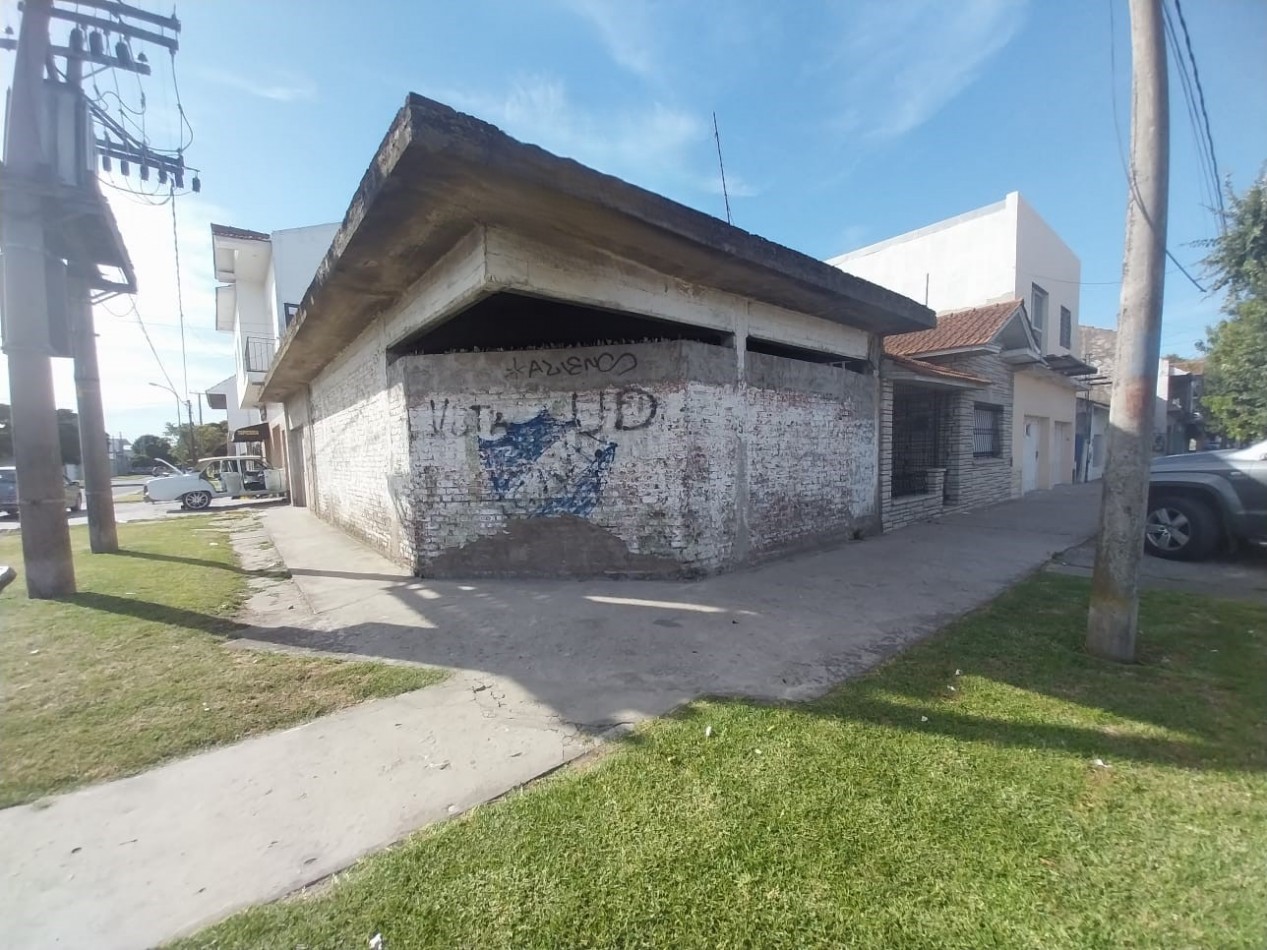 CASA EN VENTA 3 AMBIENTES CON COCHERA Y LOSA